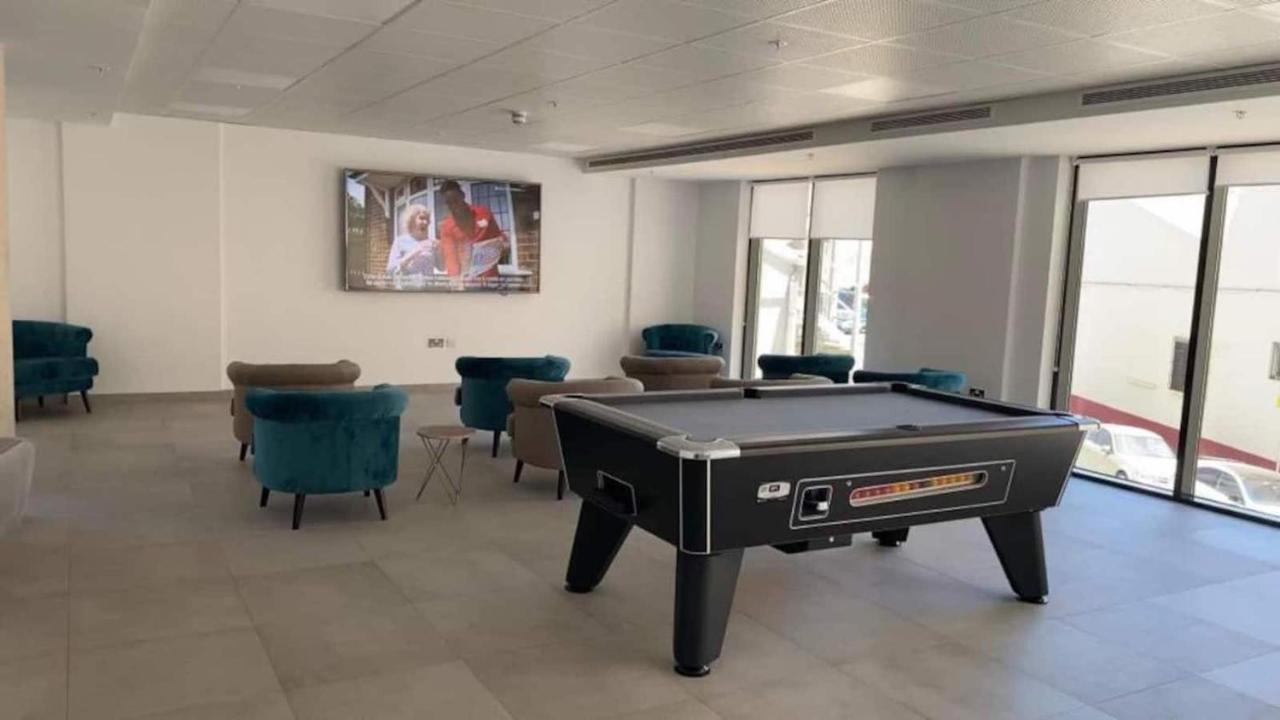Modern Studio Apartment At The Hub Gibraltar Buitenkant foto