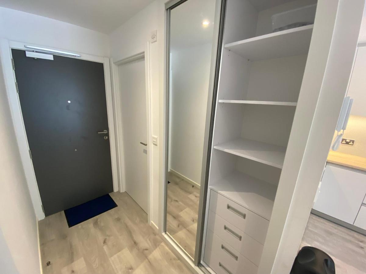 Modern Studio Apartment At The Hub Gibraltar Buitenkant foto