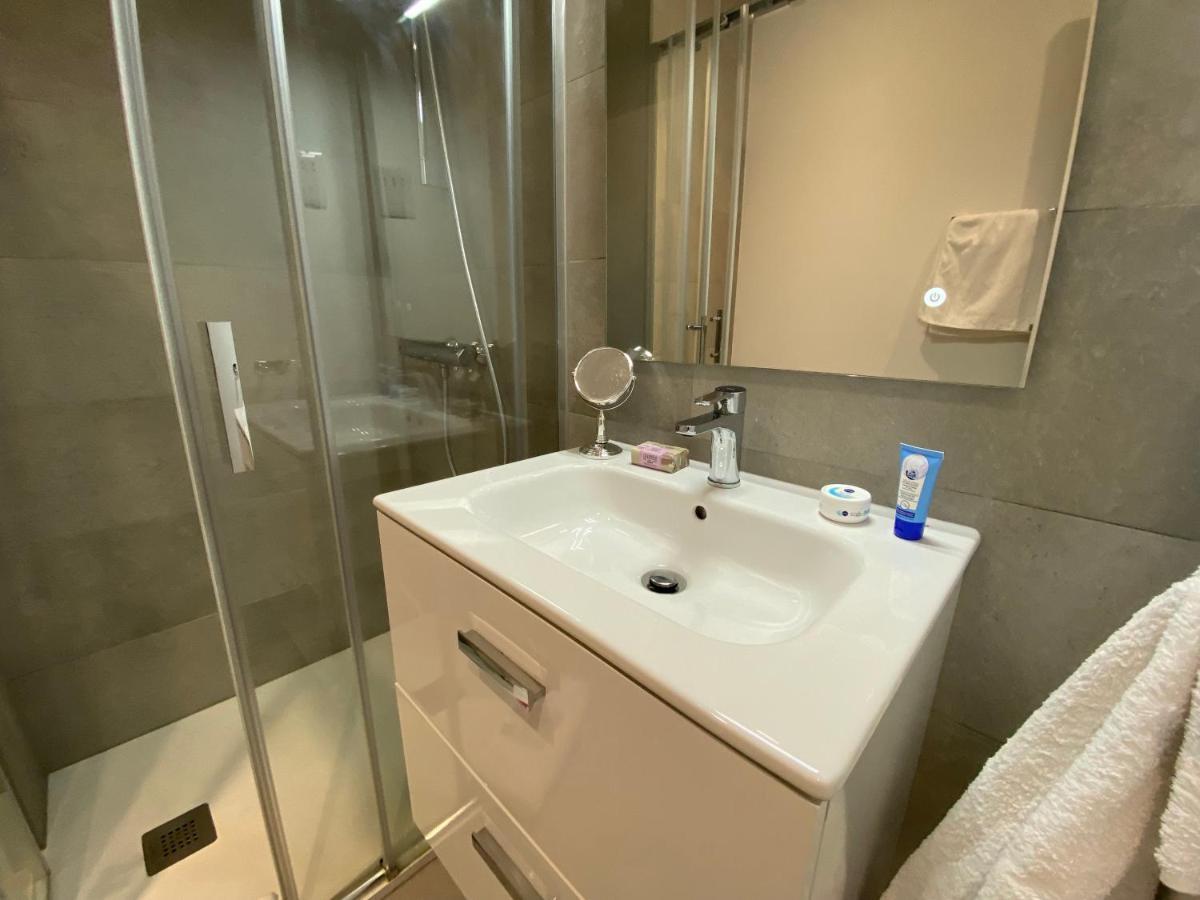 Modern Studio Apartment At The Hub Gibraltar Buitenkant foto